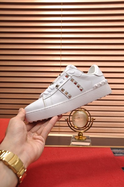 Valentino Garavani Rockstud Untitled Sneakers