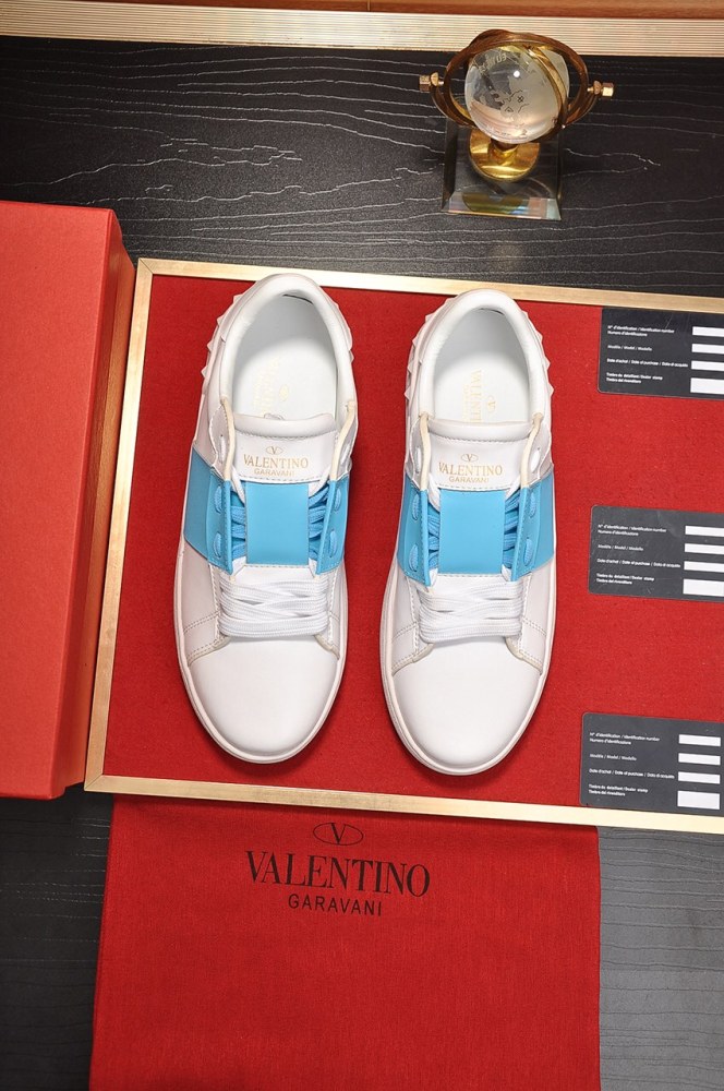 Valentino Garavani Rockstud Untitled calfskin sneaker 27