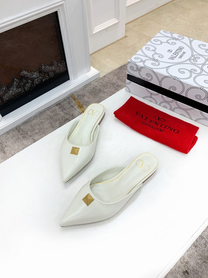 Valentino Roman Stud Fashion Slippers Women's Ecru