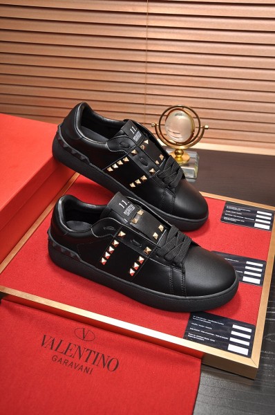Valentino Rockstud Low Top Skateboard Shoes Black