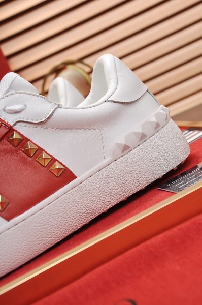 Valentino Rockstud Low Top Stylish Skateboarding Shoes Women's White Red