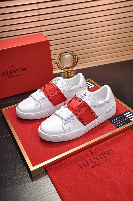 Valentino Rockstud Low Top Skateboard Shoes White