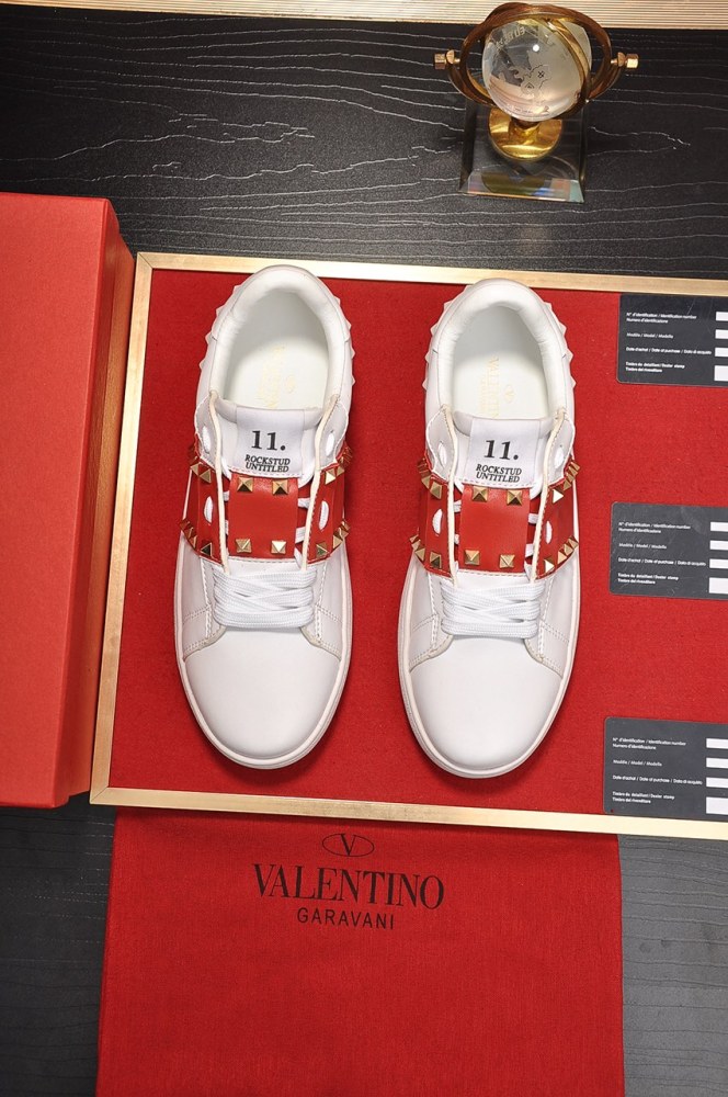 Valentino Rockstud Low Top Stylish Skateboarding Shoes Women's White Red