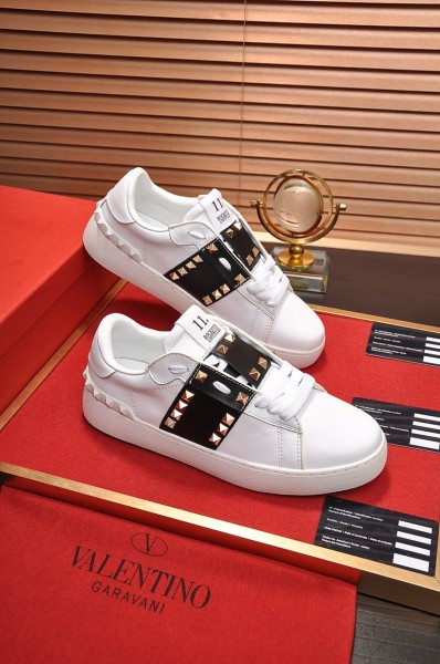 Valentino Rockstud GARAVANI Low Top Stylish Skateboarding Shoes White