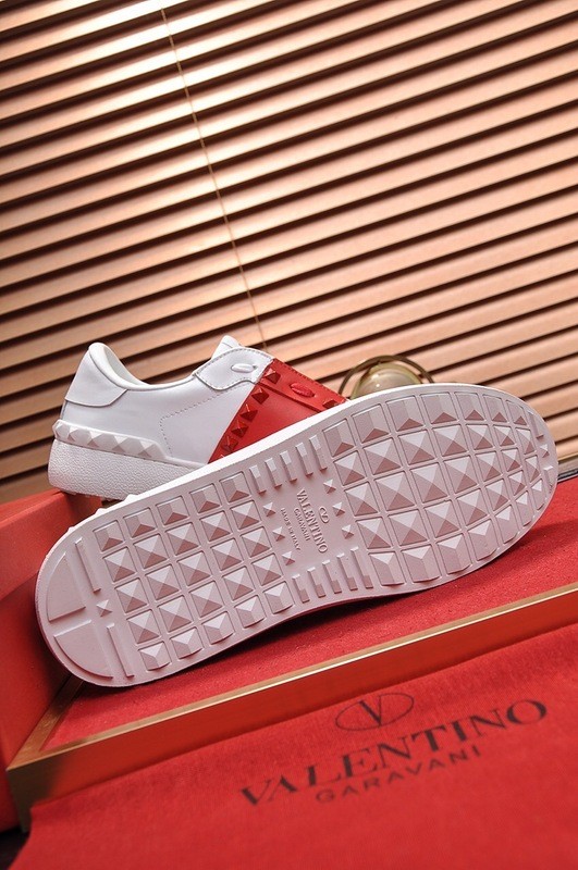 Valentino Rockstud Low Top Skateboard Shoes White