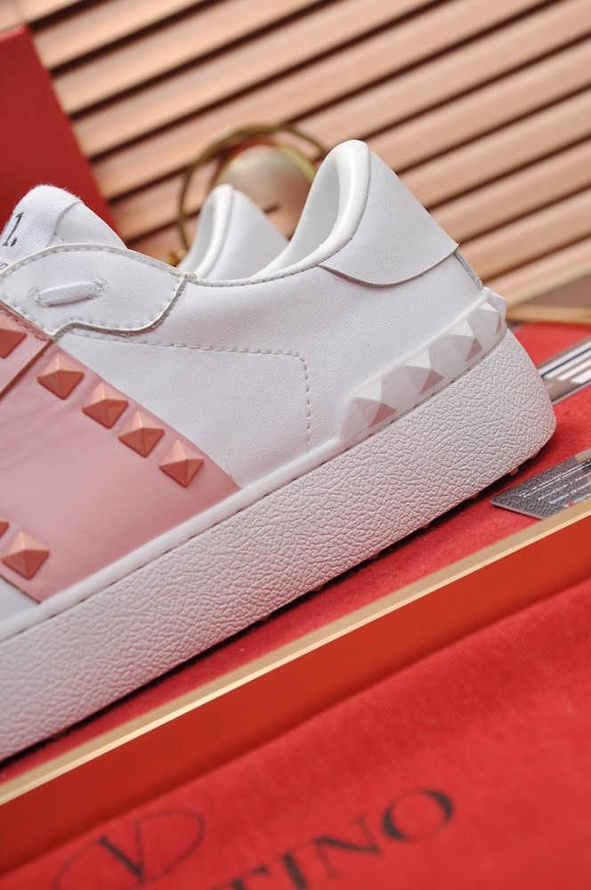 Valentino ROCKSTUD UNTITLED Garavani rivet sports low-top fashion sneakers white powder