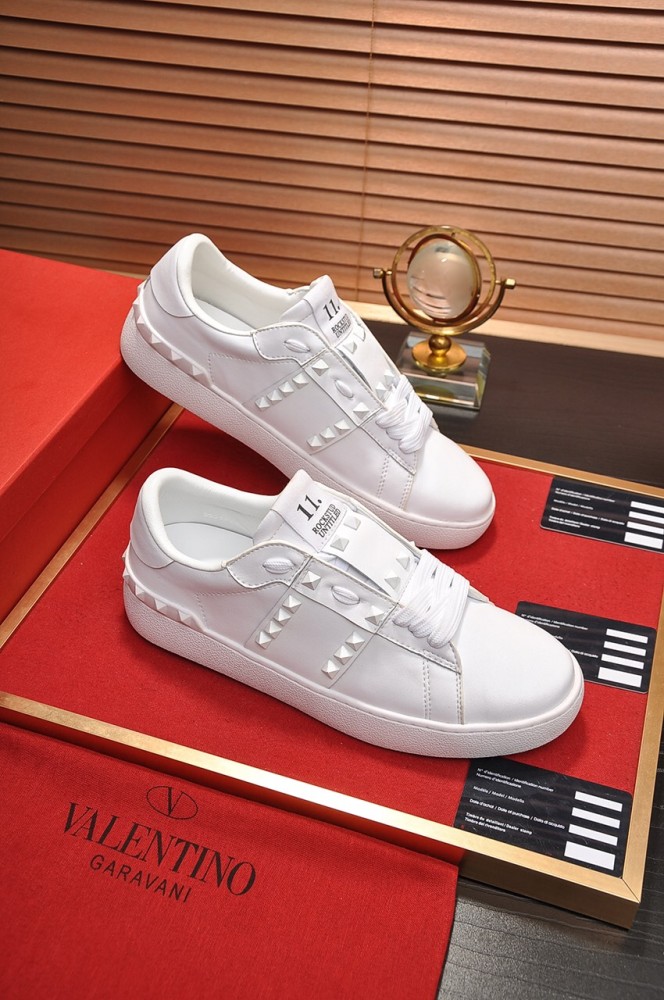 Valentino Garavani Rockstud Untitled calfskin SY2S0931YEK0BO