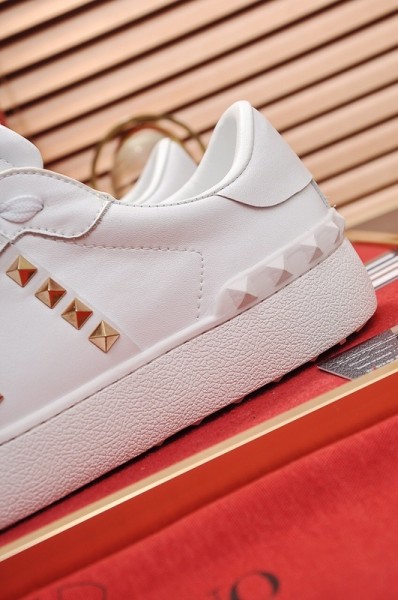 Valentino Rockstud Untitled White Gold