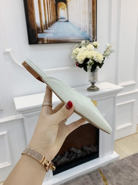 Valentino Roman Stud Fashion Slippers Women's Ecru