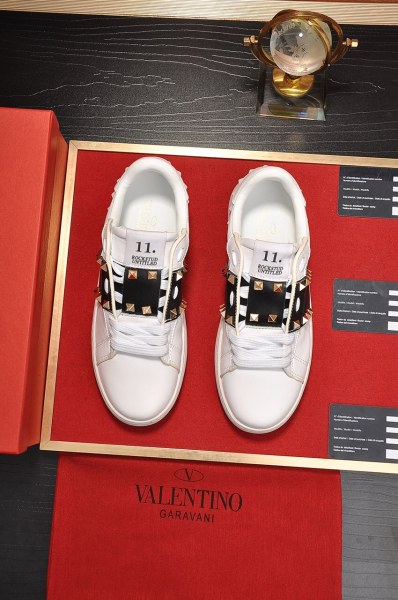 Valentino Rockstud GARAVANI Low Top Stylish Skateboarding Shoes White