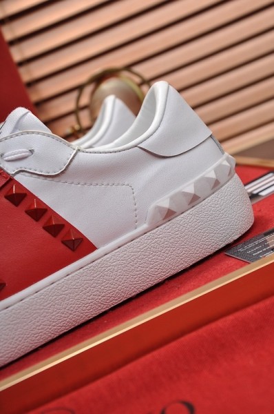 Valentino Rockstud Low Top Skateboard Shoes White