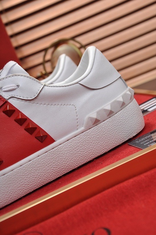 Valentino Rockstud Low Top Skateboard Shoes White