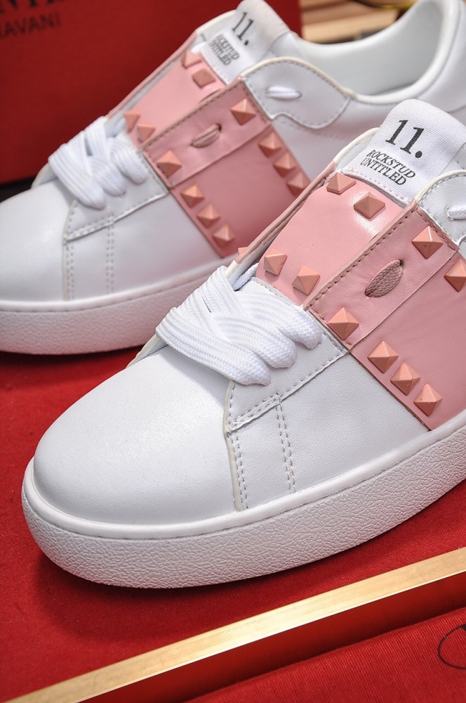 Valentino ROCKSTUD UNTITLED Garavani rivet sports low-top fashion sneakers white powder