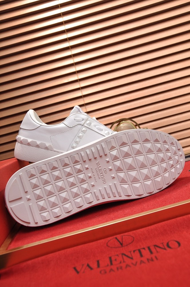 Valentino Garavani Rockstud Untitled calfskin SY2S0931YEK0BO