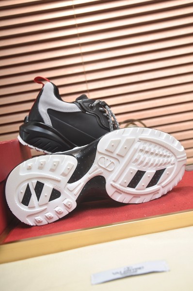 Valentino Low Top Casual Shoes Women's Black