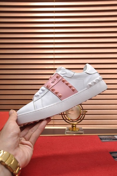 Valentino ROCKSTUD UNTITLED Garavani rivet sports low-top fashion sneakers white powder