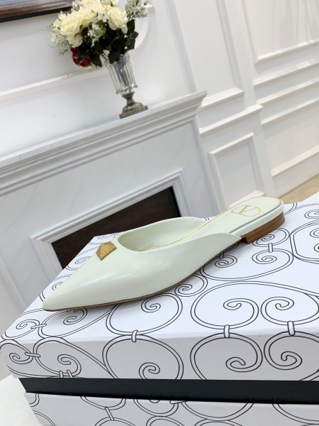 Valentino Roman Stud Fashion Slippers Women's Ecru