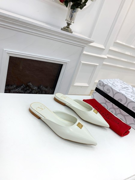 Valentino Roman Stud Fashion Slippers Women's Ecru