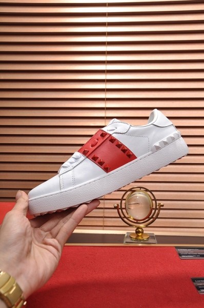 Valentino Rockstud Low Top Skateboard Shoes White