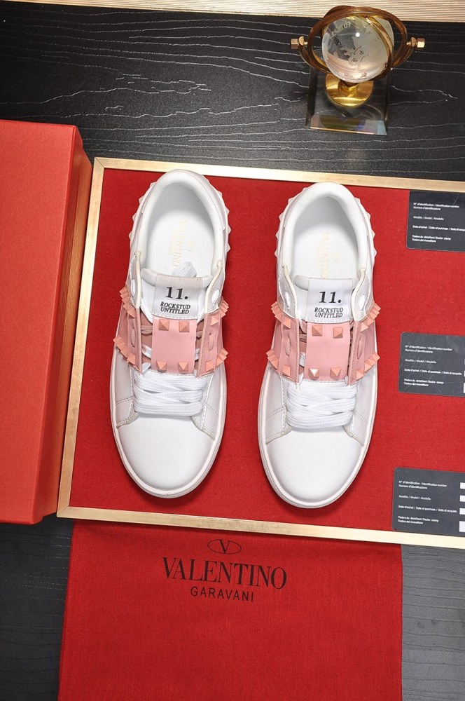 Valentino ROCKSTUD UNTITLED Garavani rivet sports low-top fashion sneakers white powder