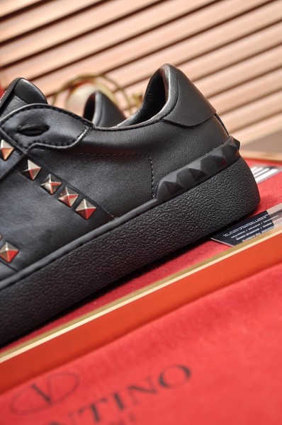 Valentino Rockstud 'Untitled - Black'