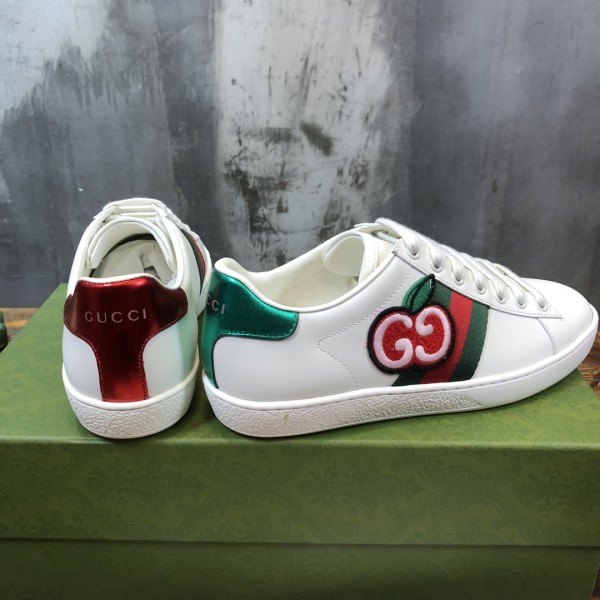 Gucci Ace GG Apple