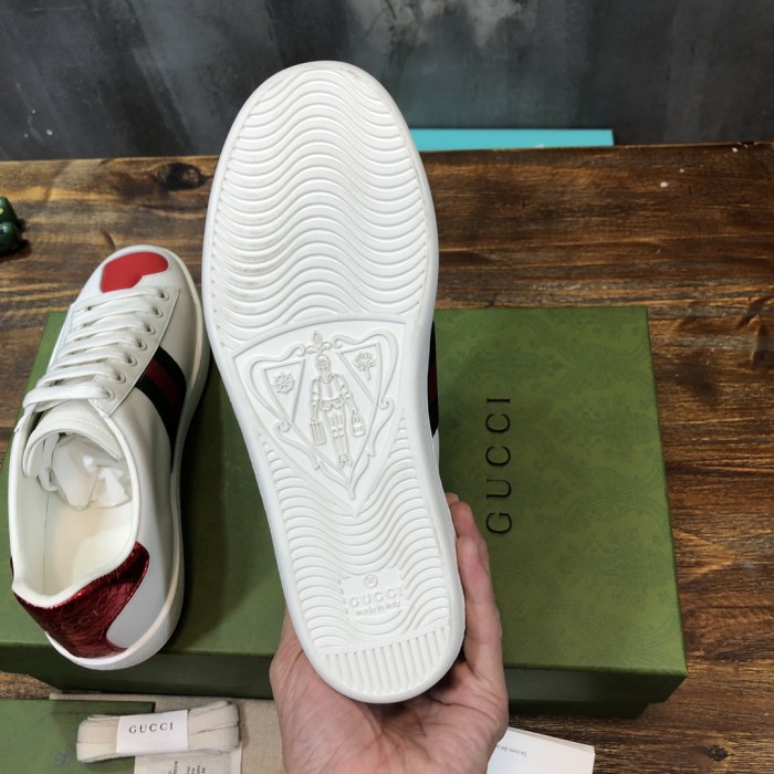 Gucci Ace Embroidered Hearts (W)