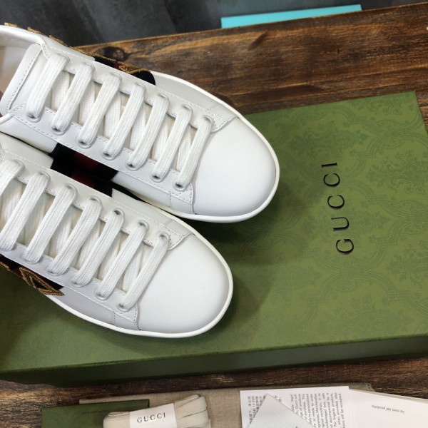 Gucci Ace Embroidered Love