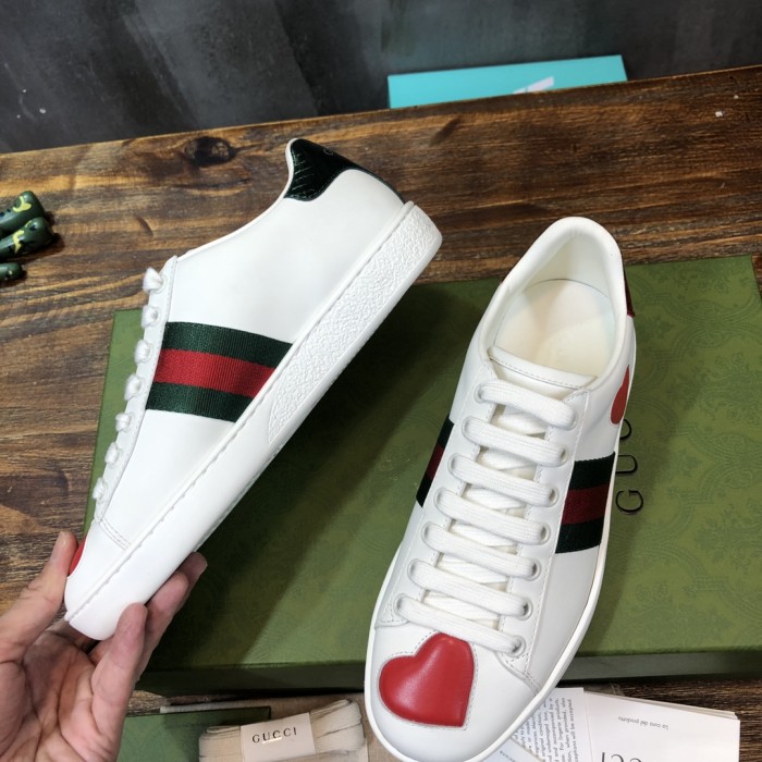 Gucci Ace Embroidered Hearts (W)