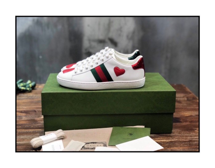 Gucci Ace Embroidered Hearts (W)