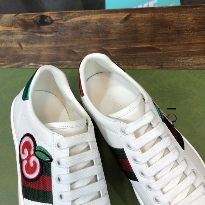 Gucci Ace GG Apple