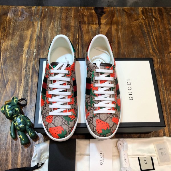 Gucci Ace Strawberry Beige
