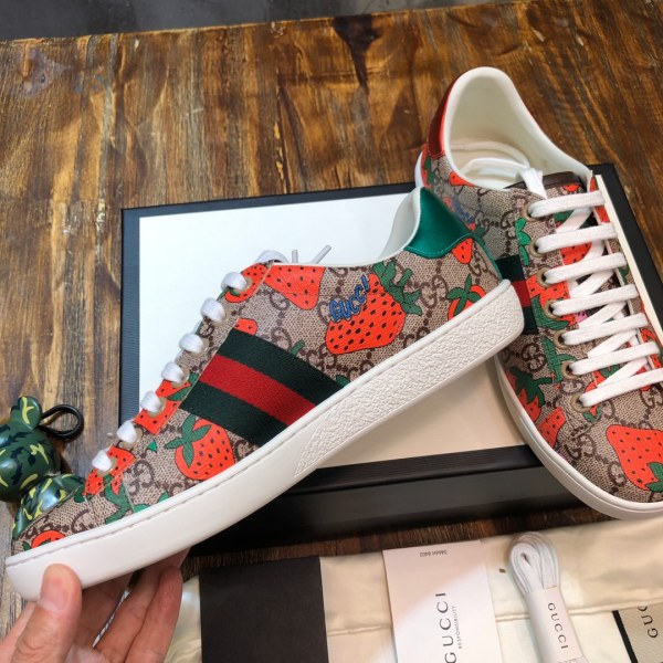 Gucci Ace Strawberry Beige