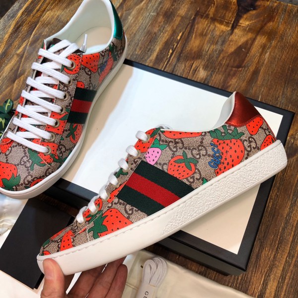 Gucci Ace Strawberry Beige