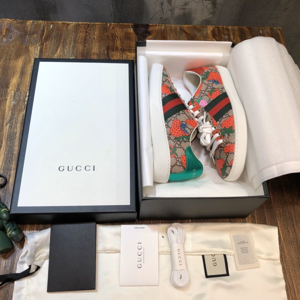 Gucci Ace Strawberry Beige