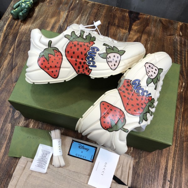 GUCCI Rhyton GUCCI Strawberry Sneakers