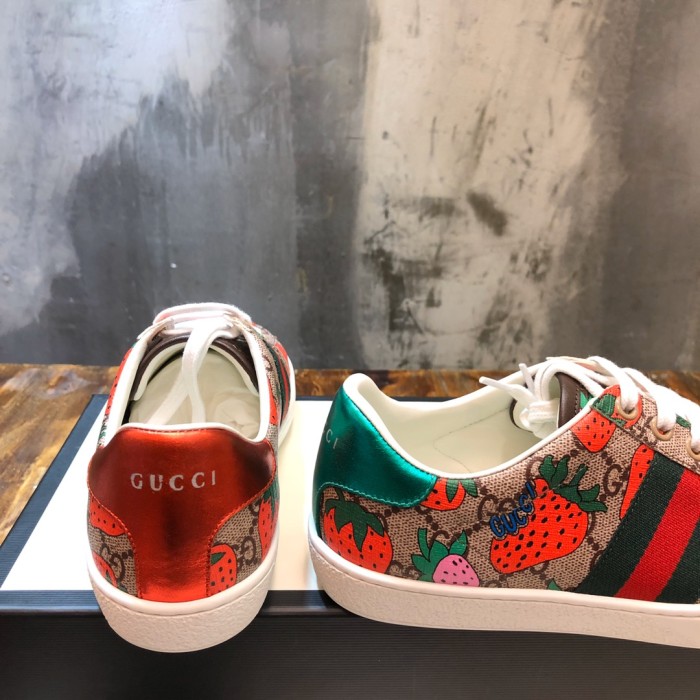 Gucci Ace Strawberry Beige