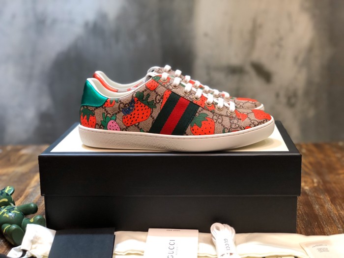 Gucci Ace Strawberry Beige