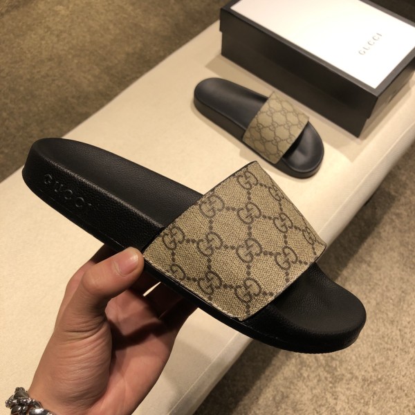 GUCCI Slide Grey Sandals Monogram
