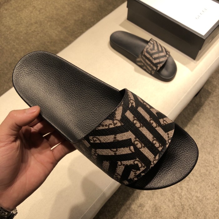 Gucci Gg Supreme Slide 'Caleido'