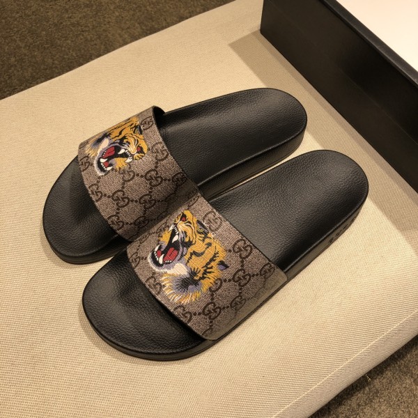 GUCCI GG Supreme Rubber Slide Slippers Black
