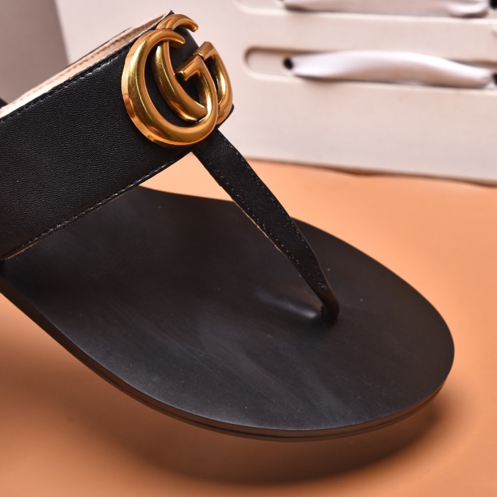 GUCCI Leather Thong Sandals Women's