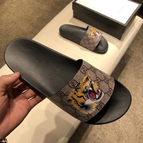 GUCCI GG Supreme Rubber Slide Slippers Black