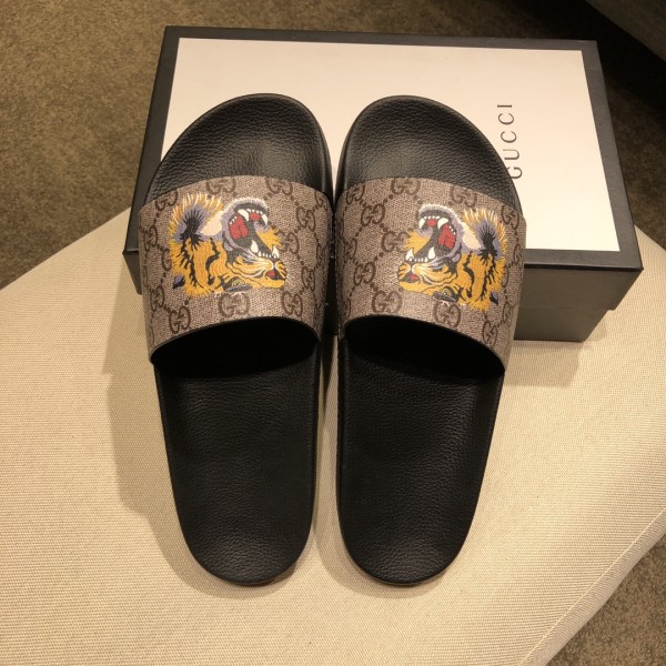 GUCCI GG Supreme Rubber Slide Slippers Black
