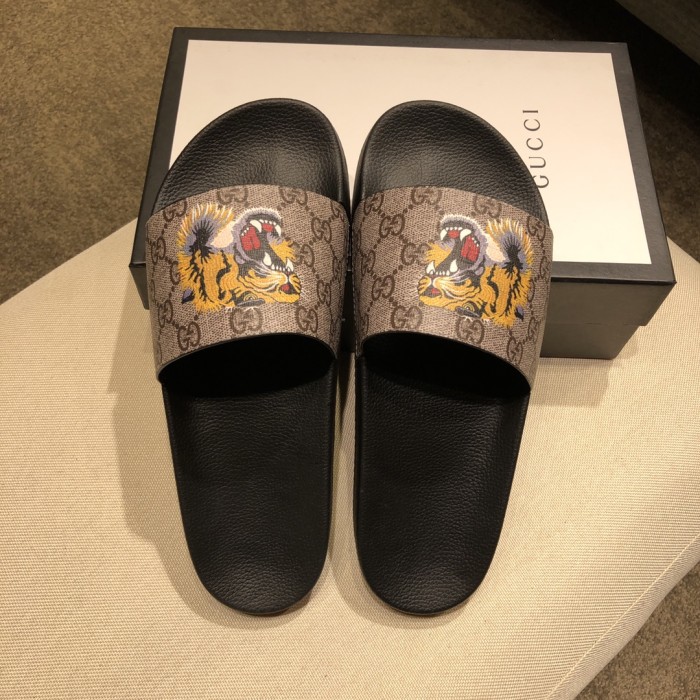 GUCCI GG Supreme Rubber Slide Slippers Black