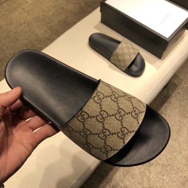 GUCCI Slide Grey Sandals Monogram