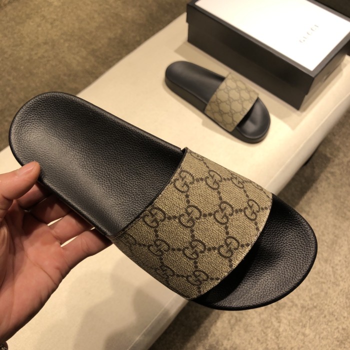 GUCCI Slide Grey Sandals Monogram