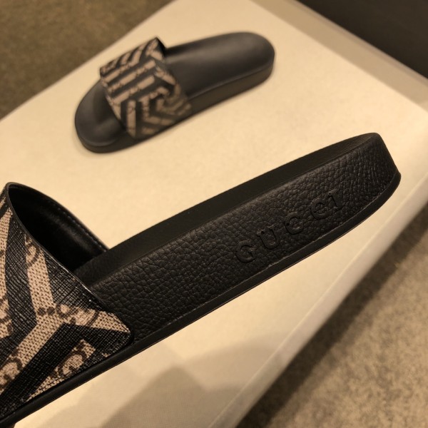 Gucci Gg Supreme Slide 'Caleido'