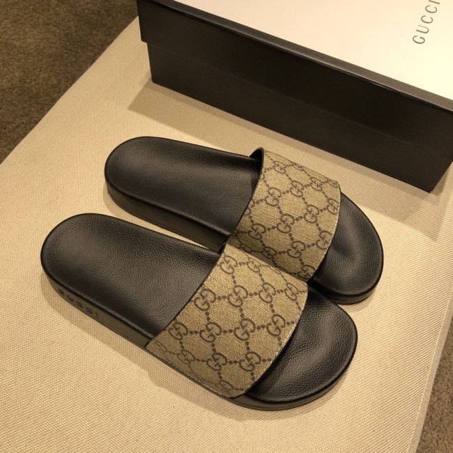 GUCCI Slide Grey Sandals Monogram
