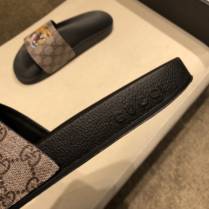 GUCCI GG Supreme Rubber Slide Slippers Black